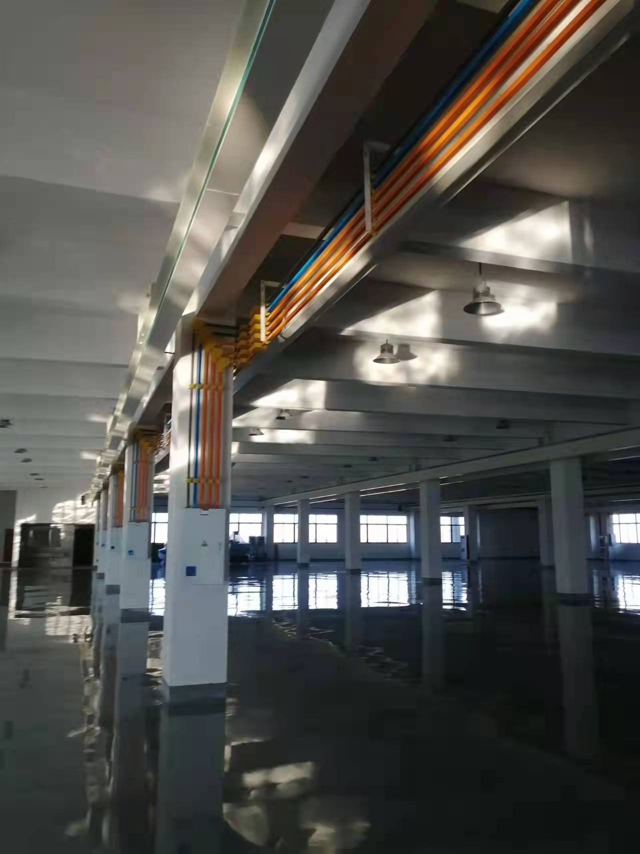 安全电缆滑线,又称电缆滑触线或滑线导轨,是一种专为移动设备设计的