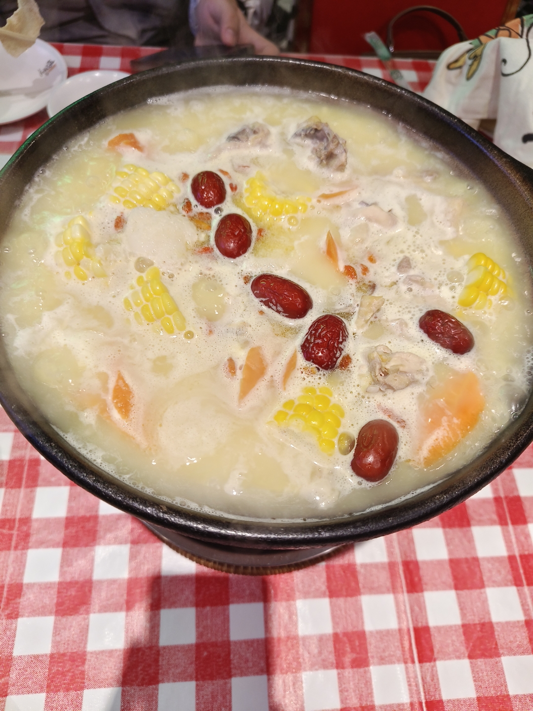 真事儿,我下课压了五分钟的堂, 学管跑进来说,你们两要聊天外面聊