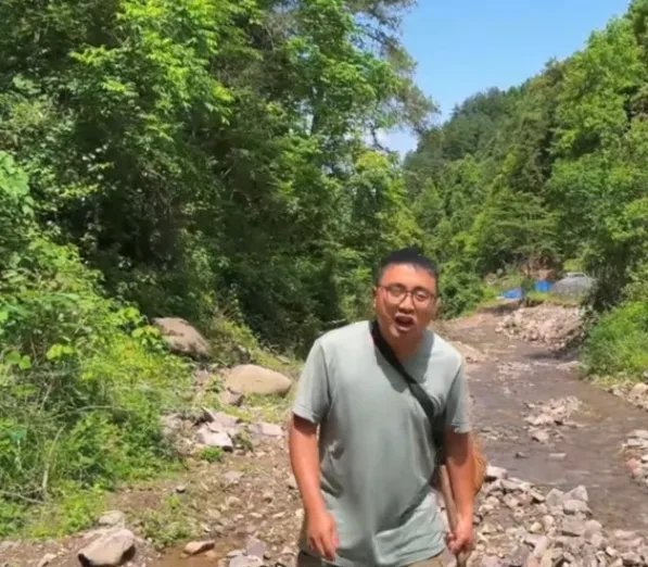 翻身成有钱人.   明明已经有了挺好的生活条件