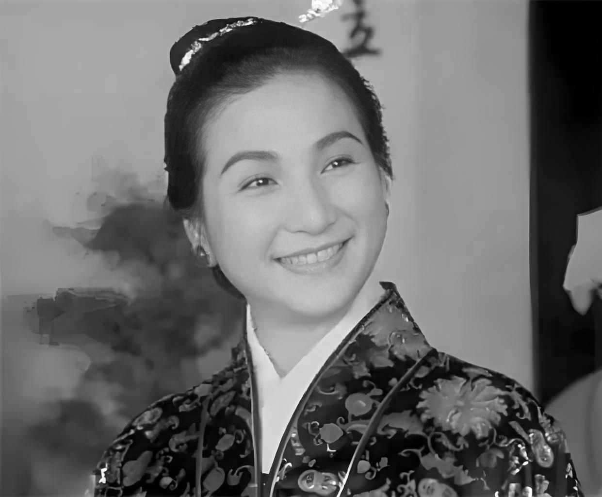 郑佩佩,华语影坛传奇女侠,以《大醉侠》金燕子一角