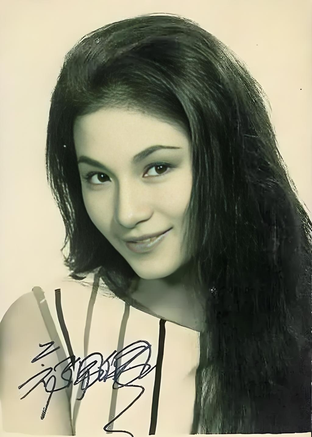 江湖再无华夫人  郑佩佩,华语影坛传奇女侠,以《大醉侠》金燕子一角