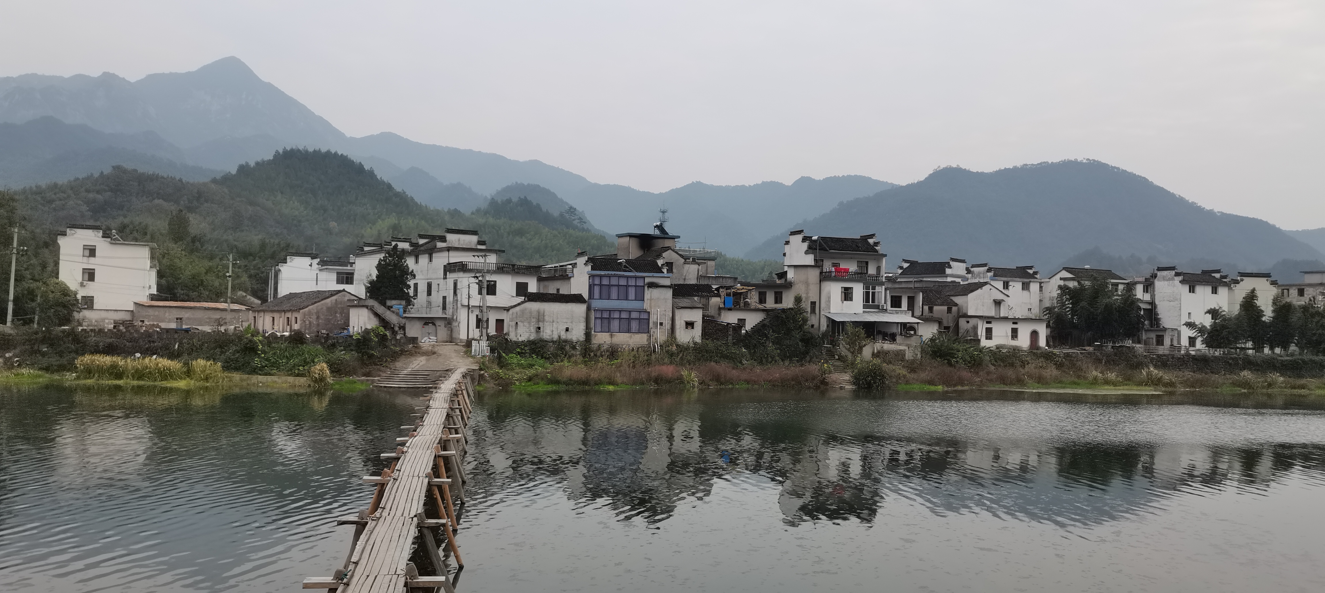 在安徽绩溪县的国家五a级景区胡氏宗祠,保存着一口铸于明代嘉靖年间的