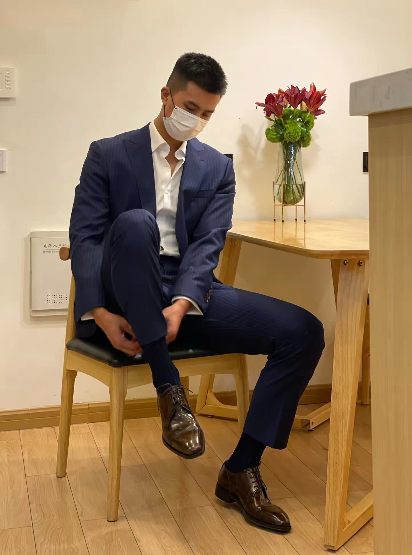 黑皮体育正装皮鞋帅哥霸道总裁