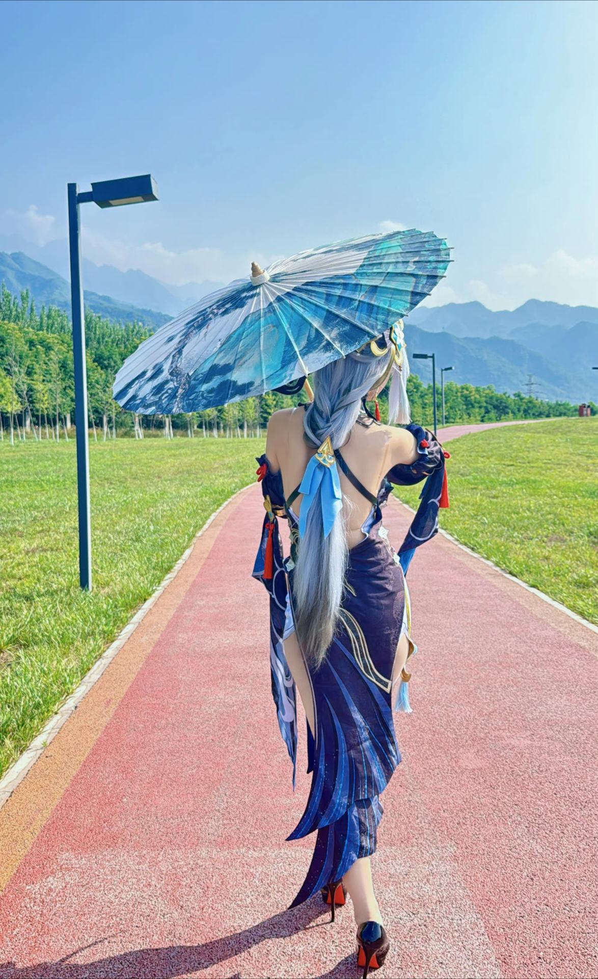 今天的西安街头有很多cos的男生女生,是有什么活动吗?