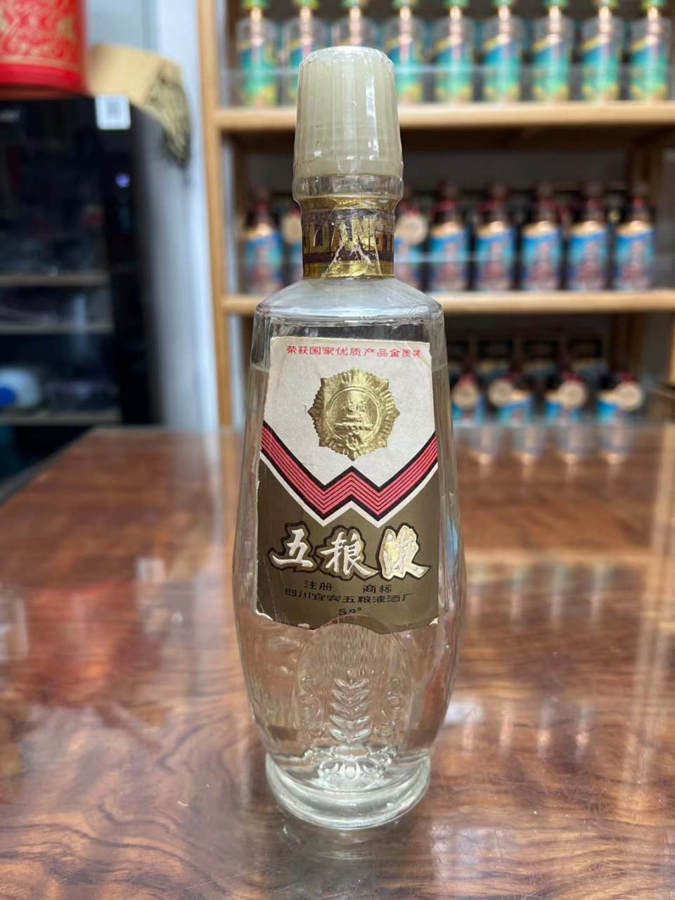 老五粮液回收价格: 麦穗五粮液4200元/瓶 塑盖五粮液1200元/瓶 铁盖