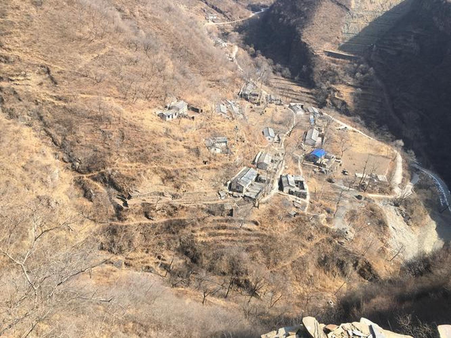 在我的家乡,北京市房山区霞云岭乡境内的一座名山叫三角山.