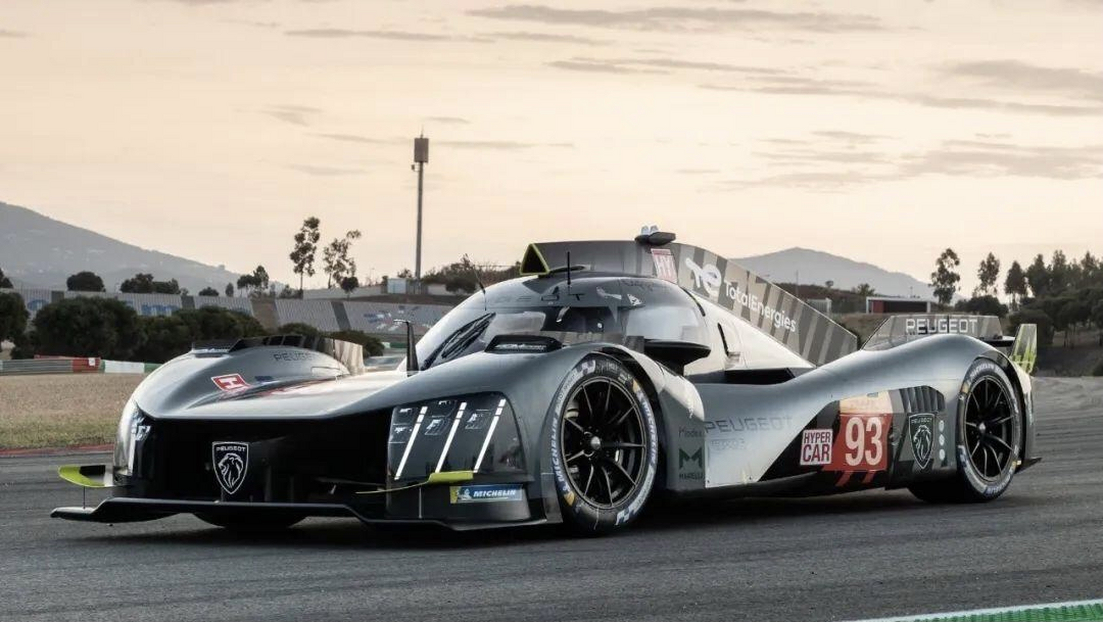 套装编号:42156 套装名称:标致9x8勒芒超级跑车 零件数量:1775 年龄