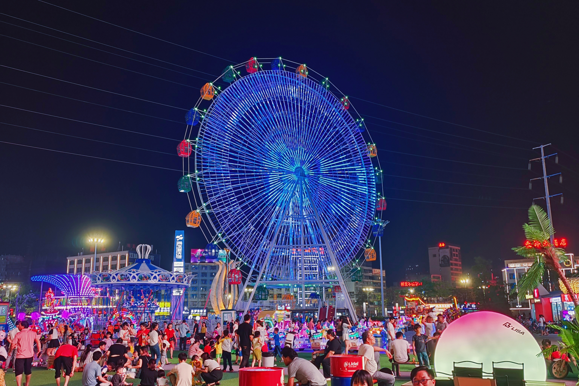 普宁时尚潮流新地标 99中国·普宁国际商品城  普宁国际商品城积极