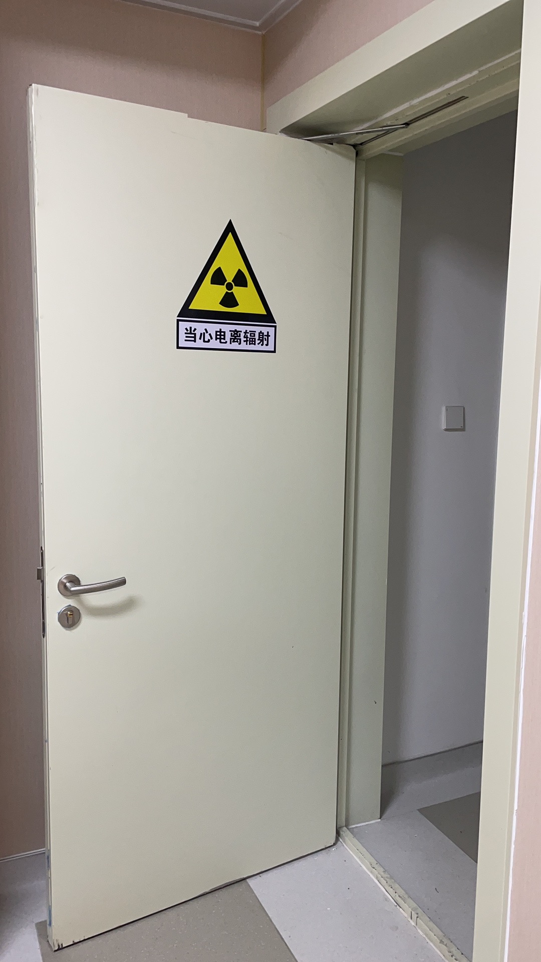 啊,防辐射铅板铅门厂家原来离我这么近 "今天,我在一个工业区发现了一