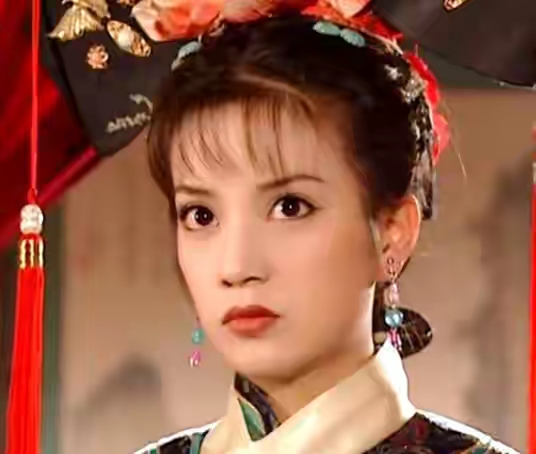 当年一部《还珠格格》,赵薇红得发紫,谁能想到她后来作妖不断