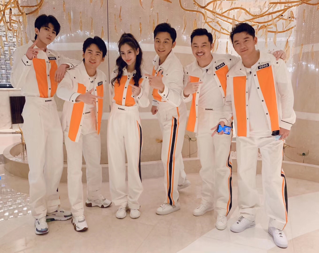 奔跑吧# 跑男首录,全新集结的六人伐木累@李晨 @angelababy  @郑恺