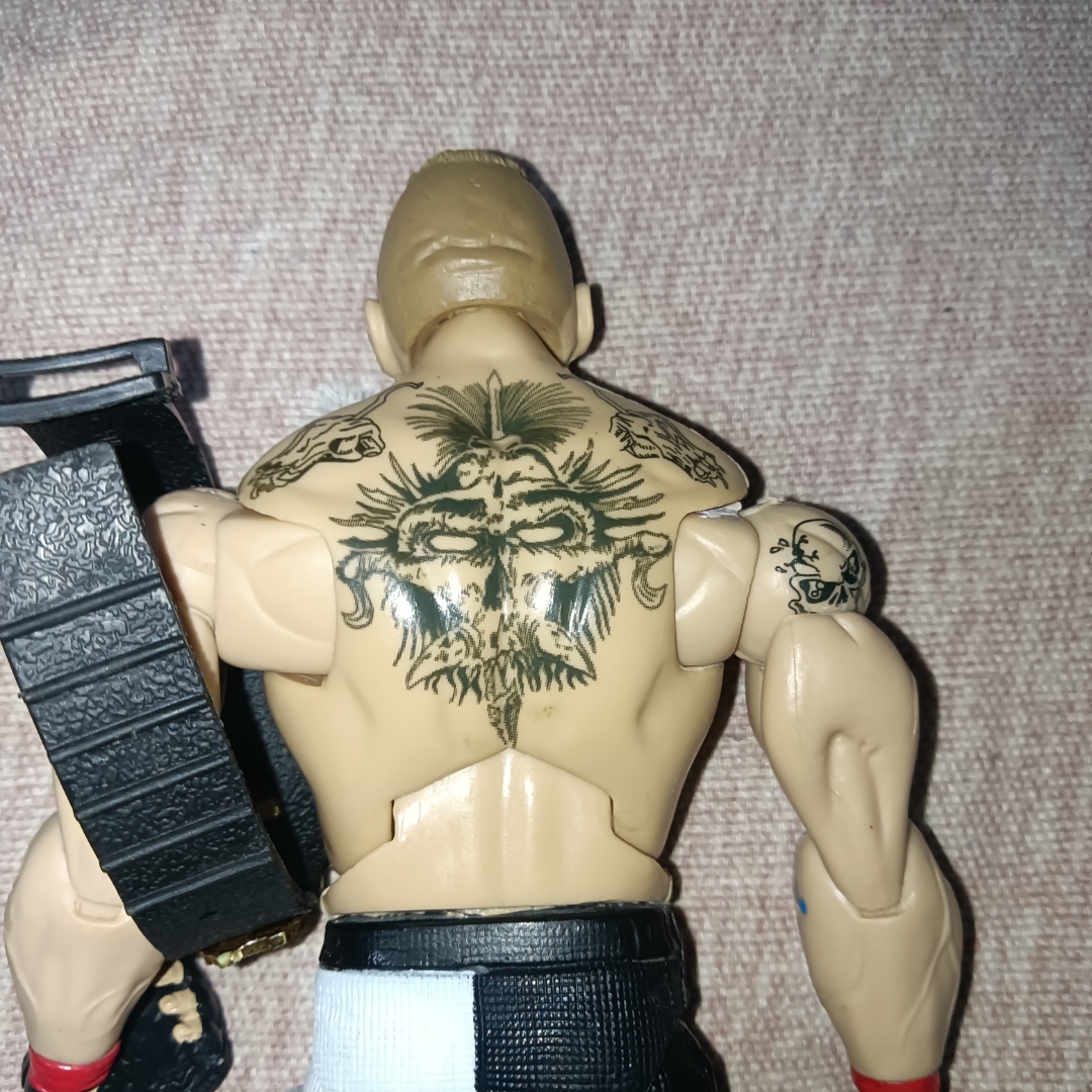 不管是在作秀的wwe的摔跤擂台,还是在真刀真枪的ufc八角铁笼, 布驴怂