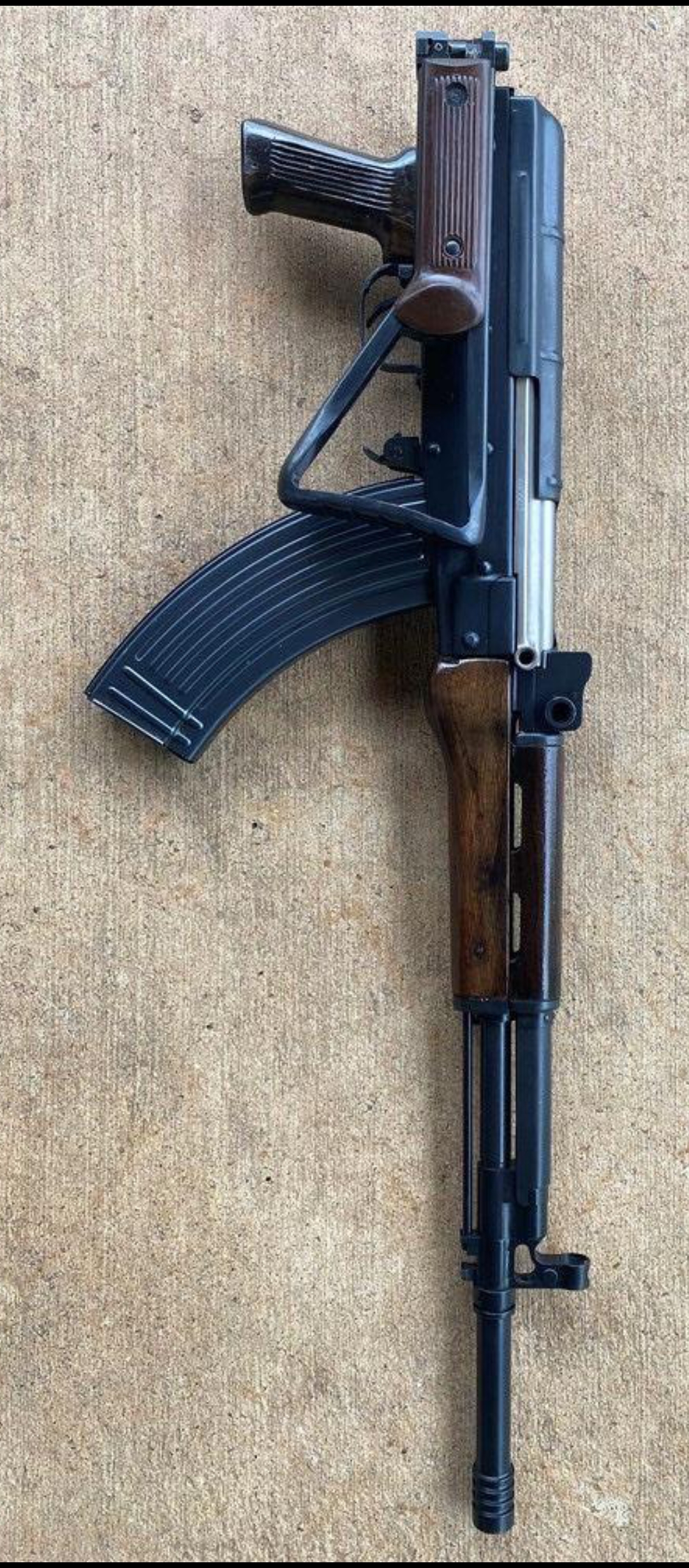 曾受战火洗礼的八一杠在我国军民心目中之地位并不亚于大名鼎鼎的ak-4