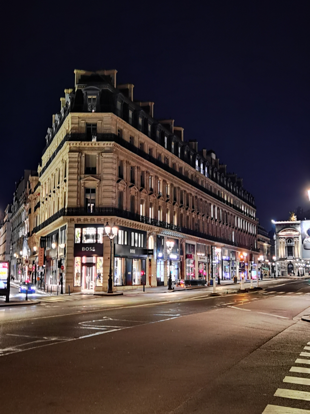 穿越巴黎街头,感受浪漫与历史的气息