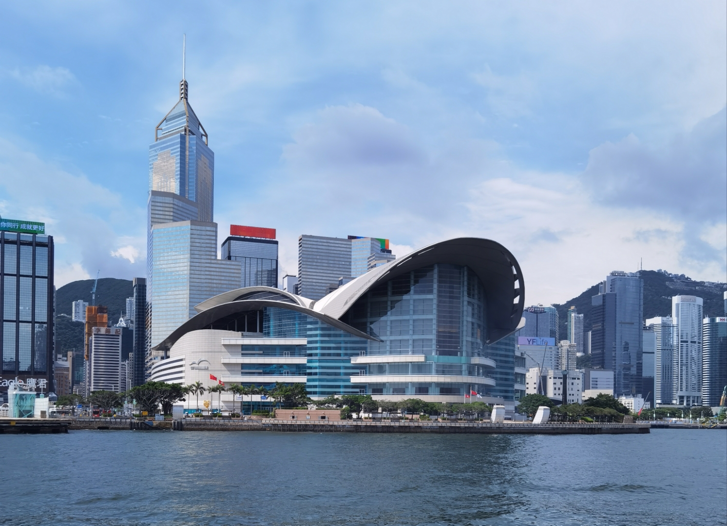 香港·见闻·19条注意总结→⑴公共场所吸烟罚款3000港元,要到有这种