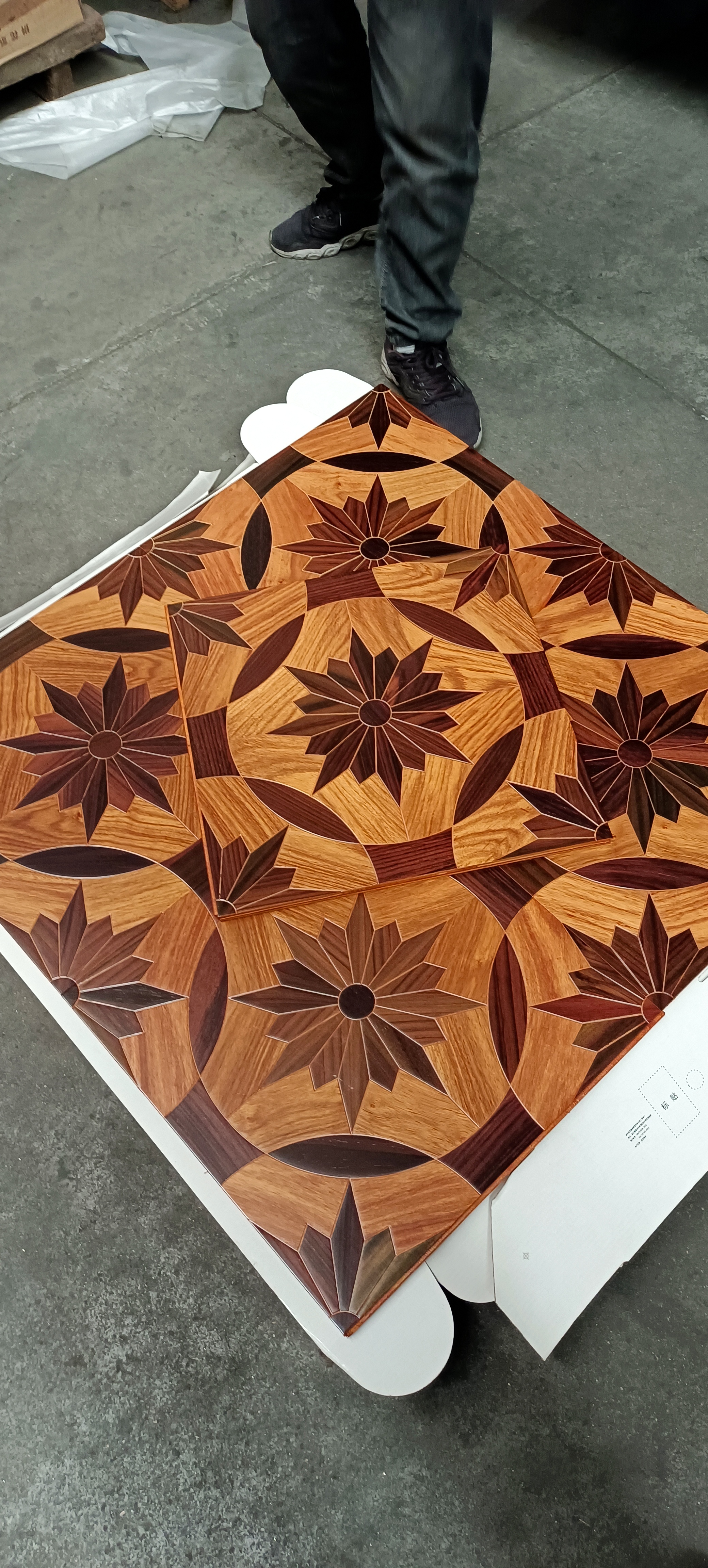 圣佰林美工地板 圣佰林美工定制拼花 每一块木头都有它的故事,每一寸