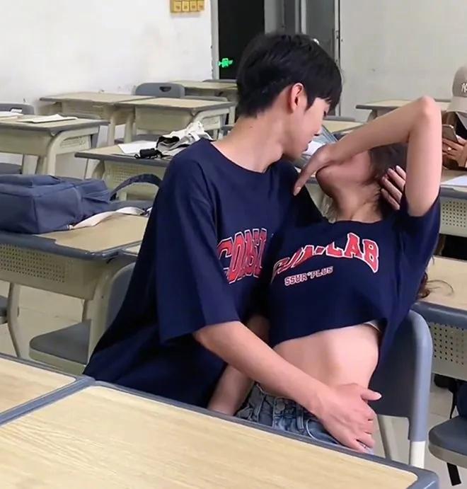 浙江大学大学生自习课教室里亲吻?你是怎样看的?