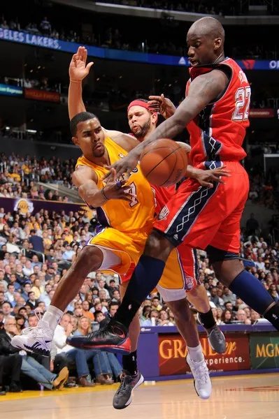 篮球场上诞生了令人震撼的瞬间,惊艳无比 篮球场上诞生了令人震撼的瞬间,惊艳无比