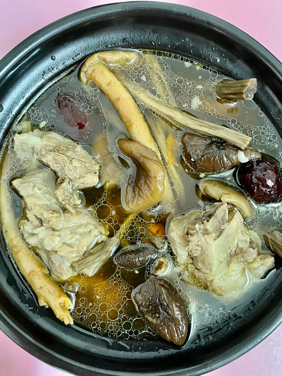 煲了90分钟的茶树菇排骨汤,营养又好喝#美食