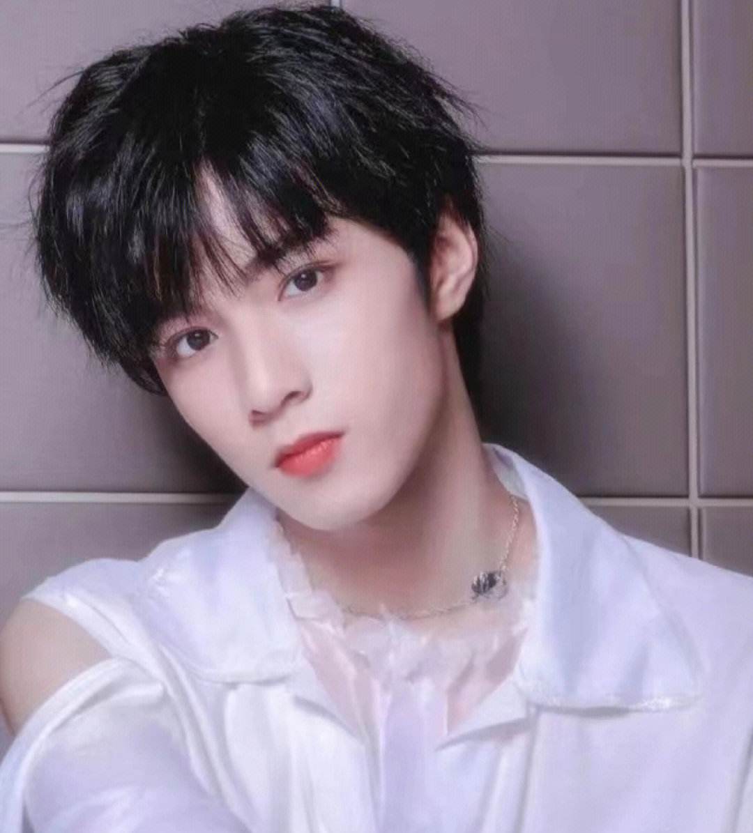 在这里祝刘耀文生日快乐,我今天才发,因为我忘记了,咋天你生日,对不起