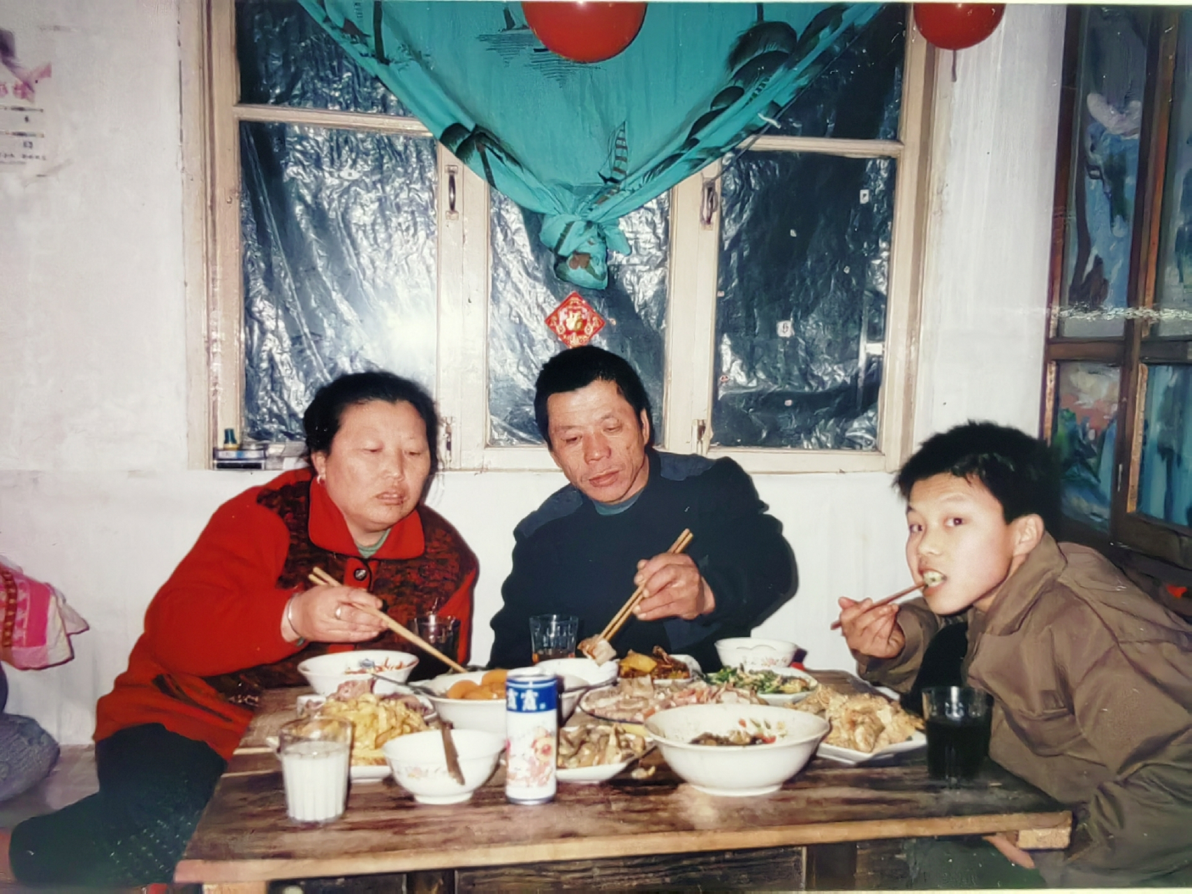 九十年代,东北一家人的年夜饭.