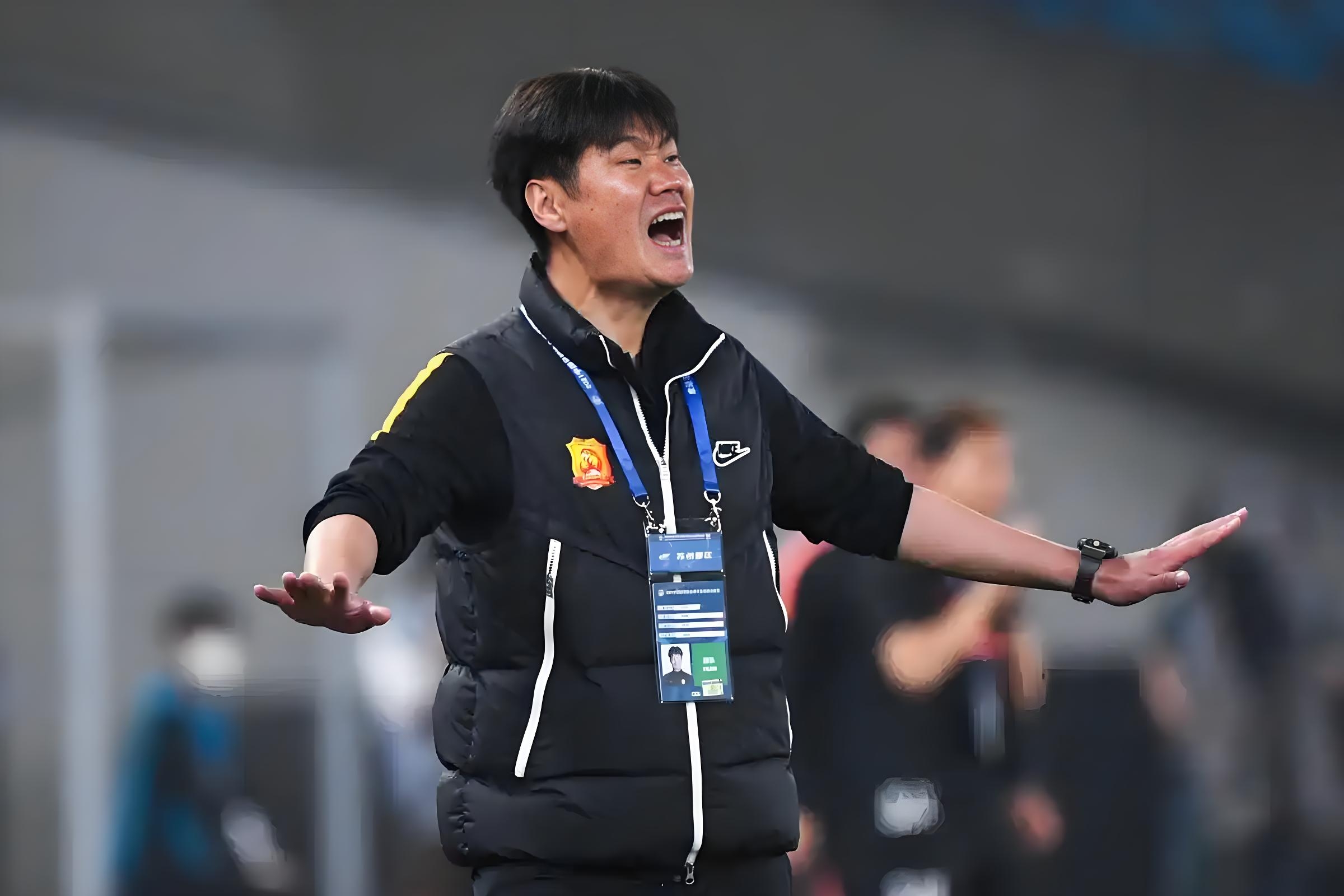 球队成绩不好,就要有人来承担责任,是教练水平不行