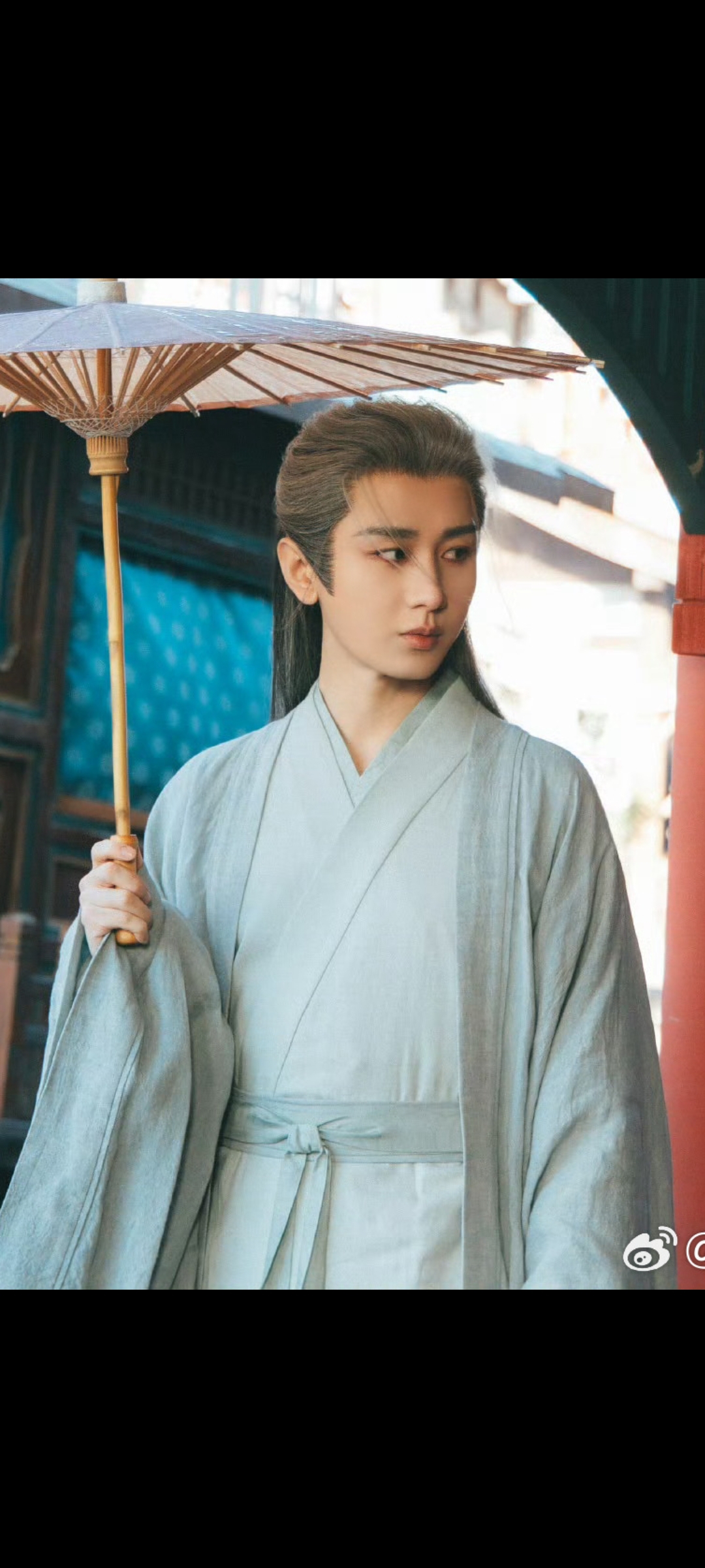 潇雨眉峰添翠角,姹紫嫣红一池春.子规声里青山暮,东风何处不楼台