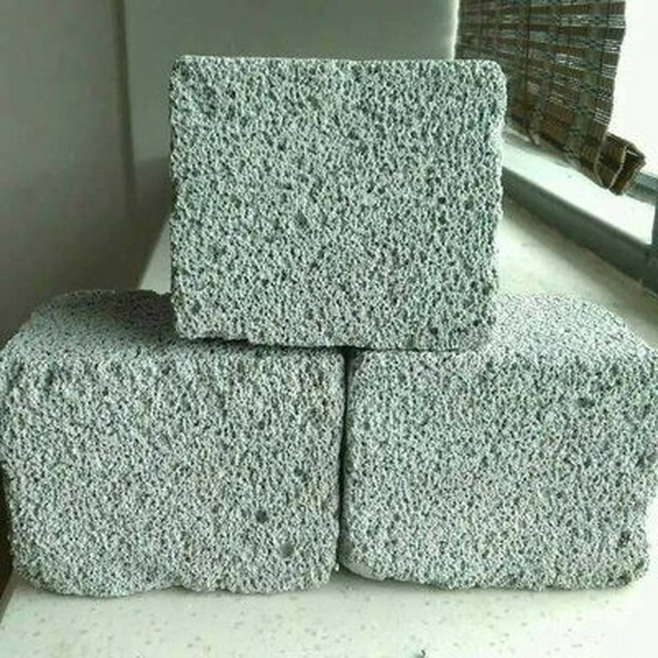 泡沫混凝土复合板有哪些产品特点 一,保温隔热泡沫混凝土复合板里含有