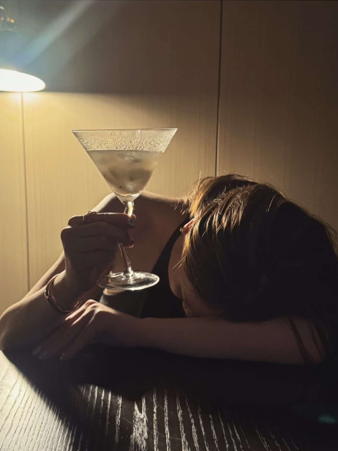 允许对方有自己的朋友,想让朋友来家里喝酒,随意购买酒水