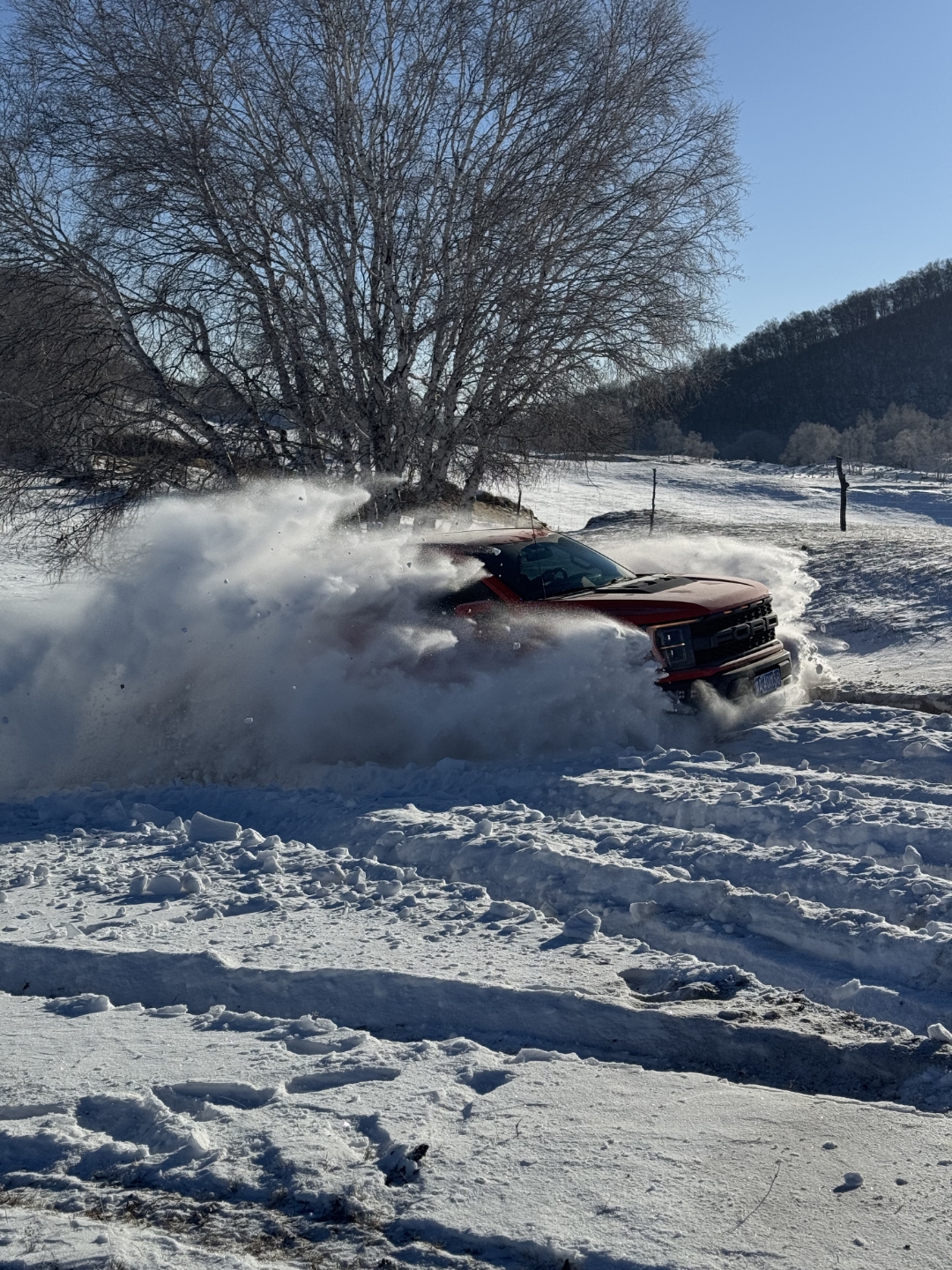 雪地撒欢儿去冰湖上漂移心跳加速的刺激
