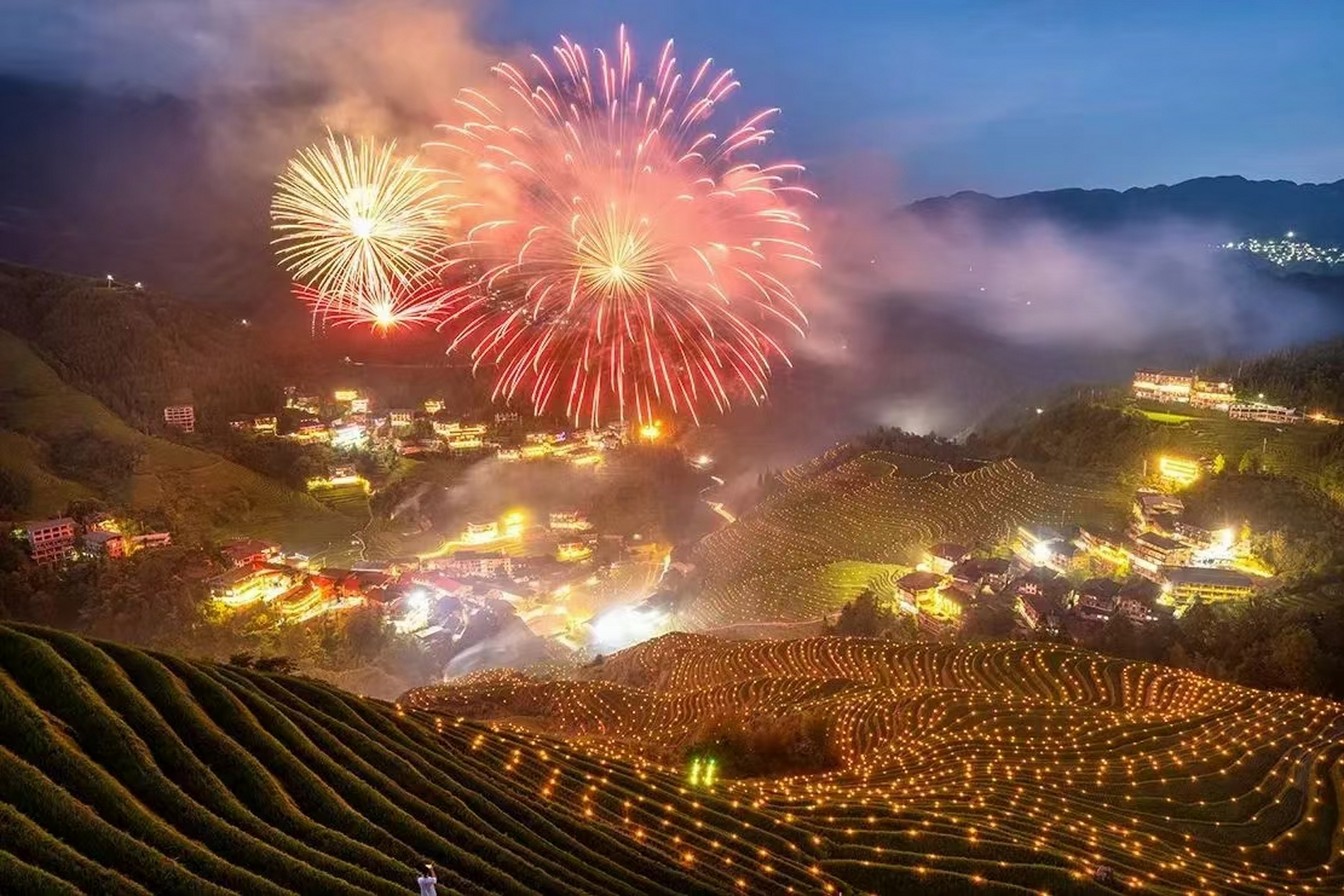 大方梯田花海夜景图片