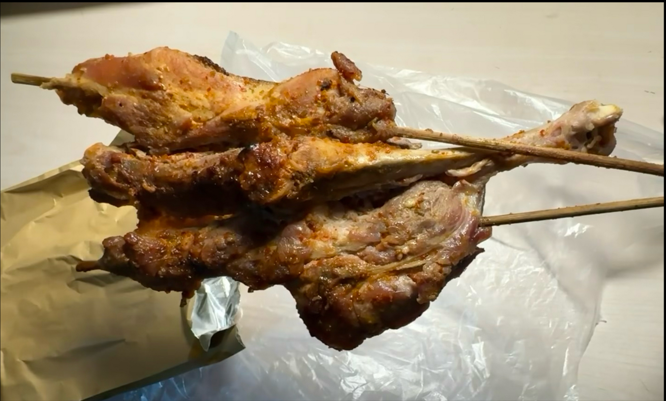 16元一个的烤鹅腿,北大清华学子抢着吃.你心动了吗?