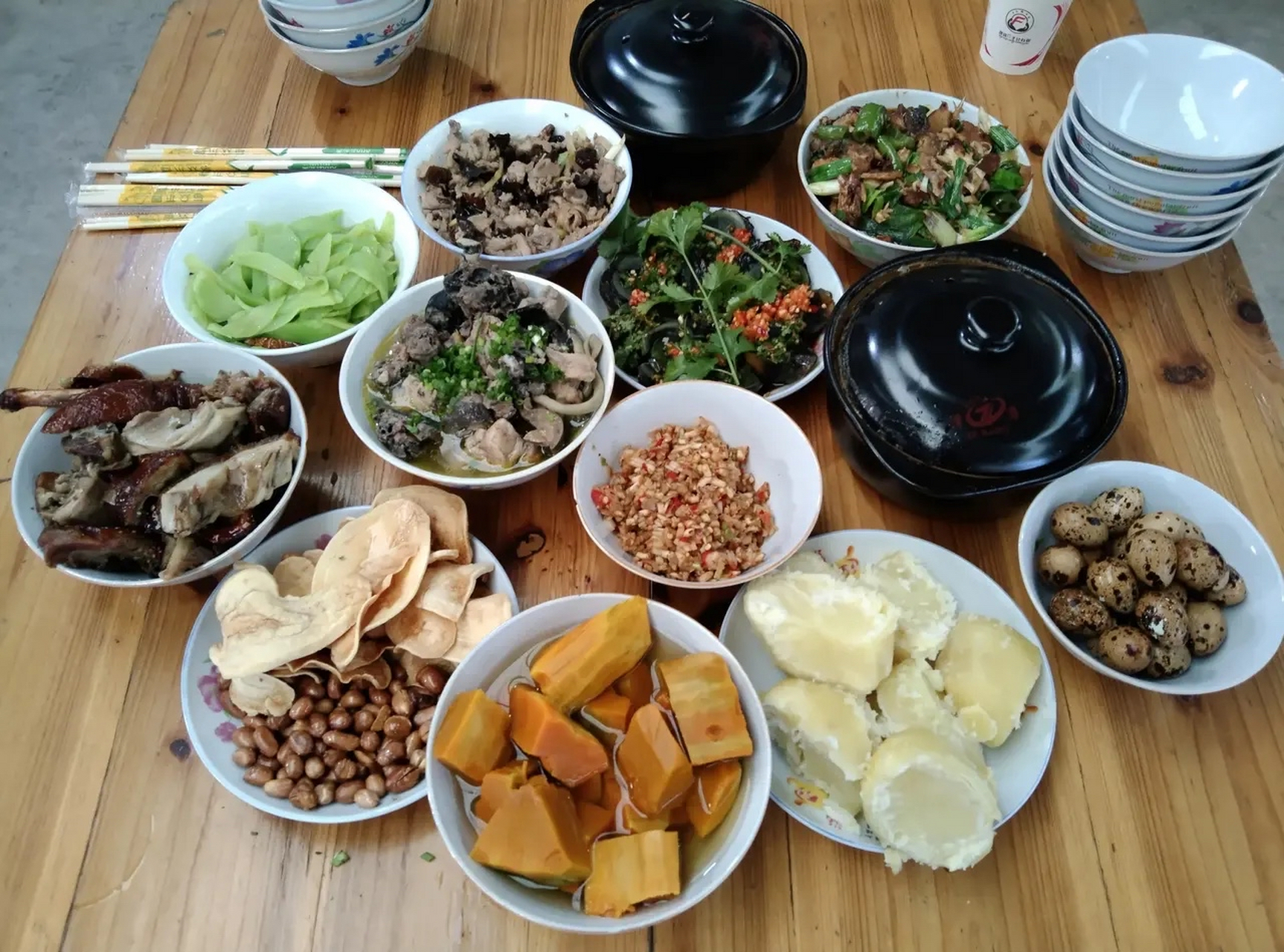 来乡下吃酒席,这么一桌菜我给了800元,你猜我是哪一个省的?
