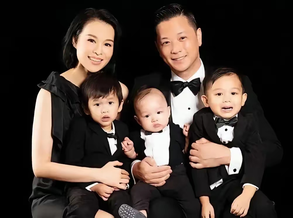 在连续迎来三个活泼可爱的儿子后,胡杏儿的家庭如今迎来了新的小生命