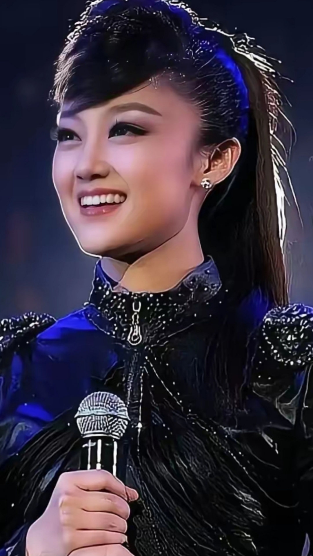 王小玮,1983年生于辽宁大连,中国内地女歌手,玖月奇迹成员