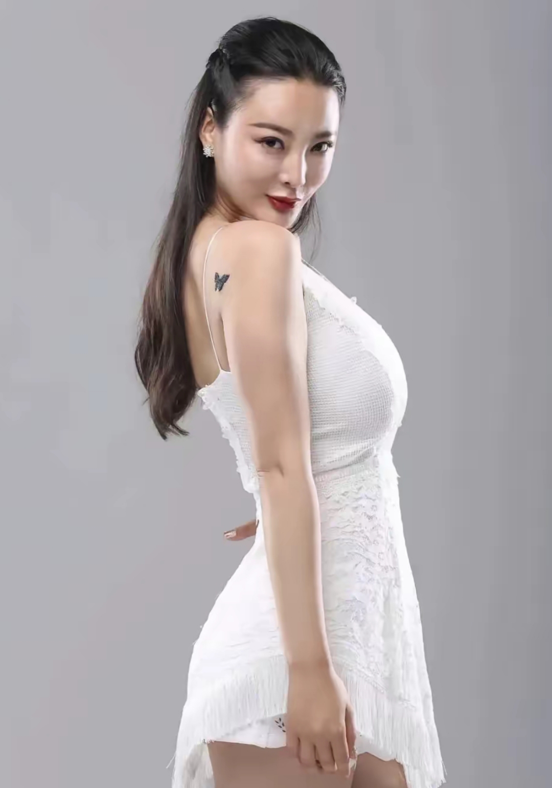 王李丹妮越来越有女人味了,看上去有一种成熟女人的气质