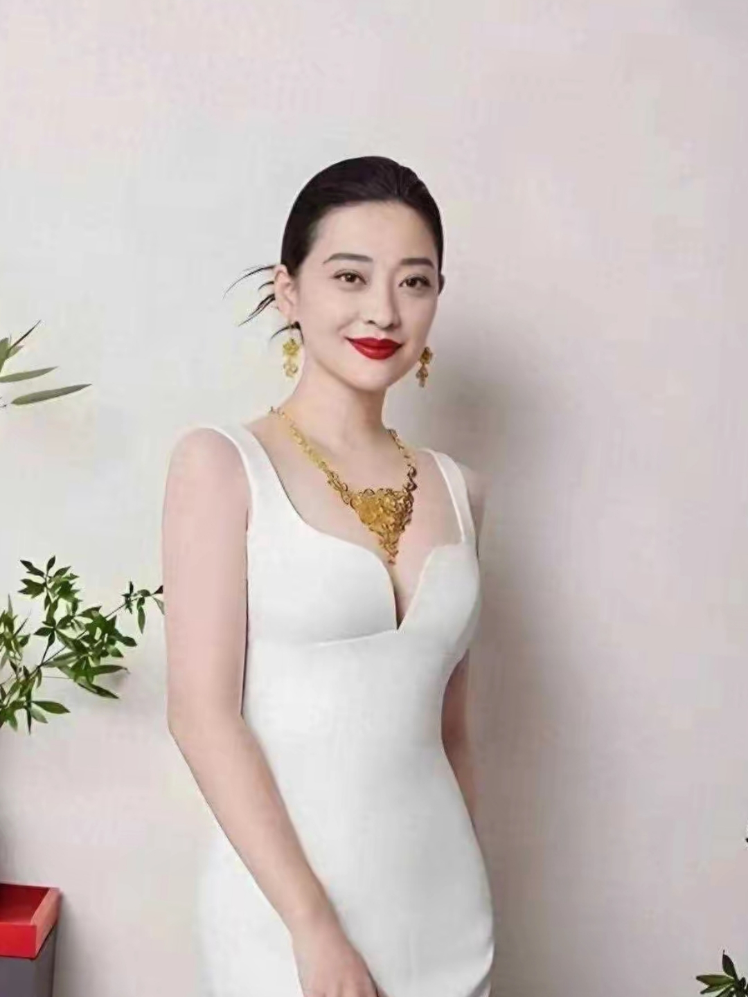 梅婷—白色吊带抹胸性感写真