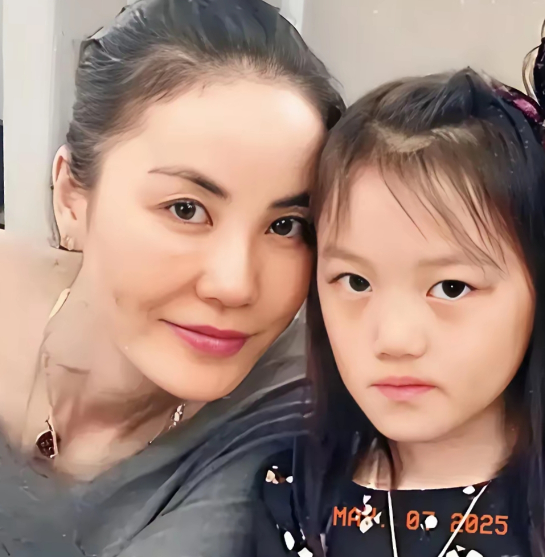 王菲的女儿李嫣这回可是脱胎换骨了