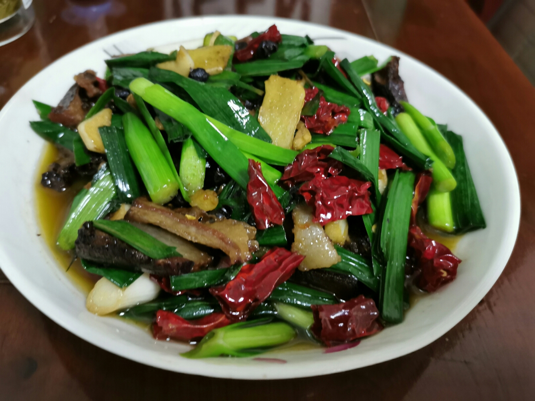 大蒜叶炒咸肉图片