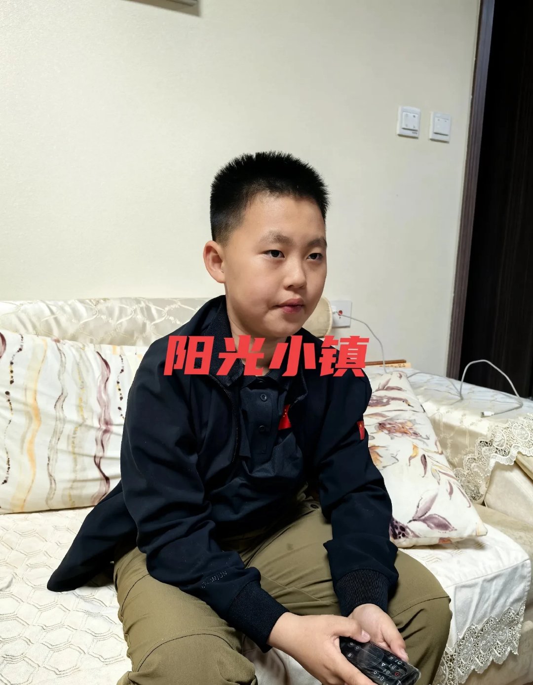 那神情,就像个小大人,念念叨叨地交代我吃饭