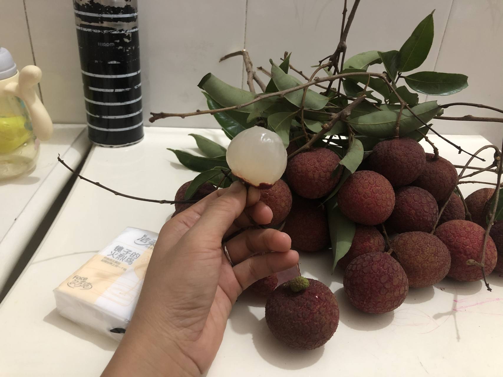 南局红最美荔枝"果王"!初生蛋一样大!
