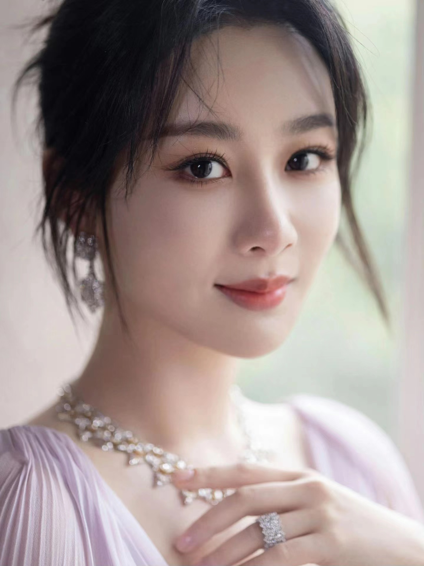 韩东君热衷做按摩(绿色的),拍戏的时候,每天都要去.