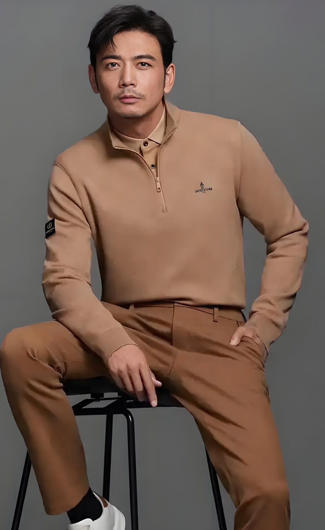 杨烁,这位凭借《欢乐颂》中"小包总"一角火速蹿红的演员,曾因与刘涛在