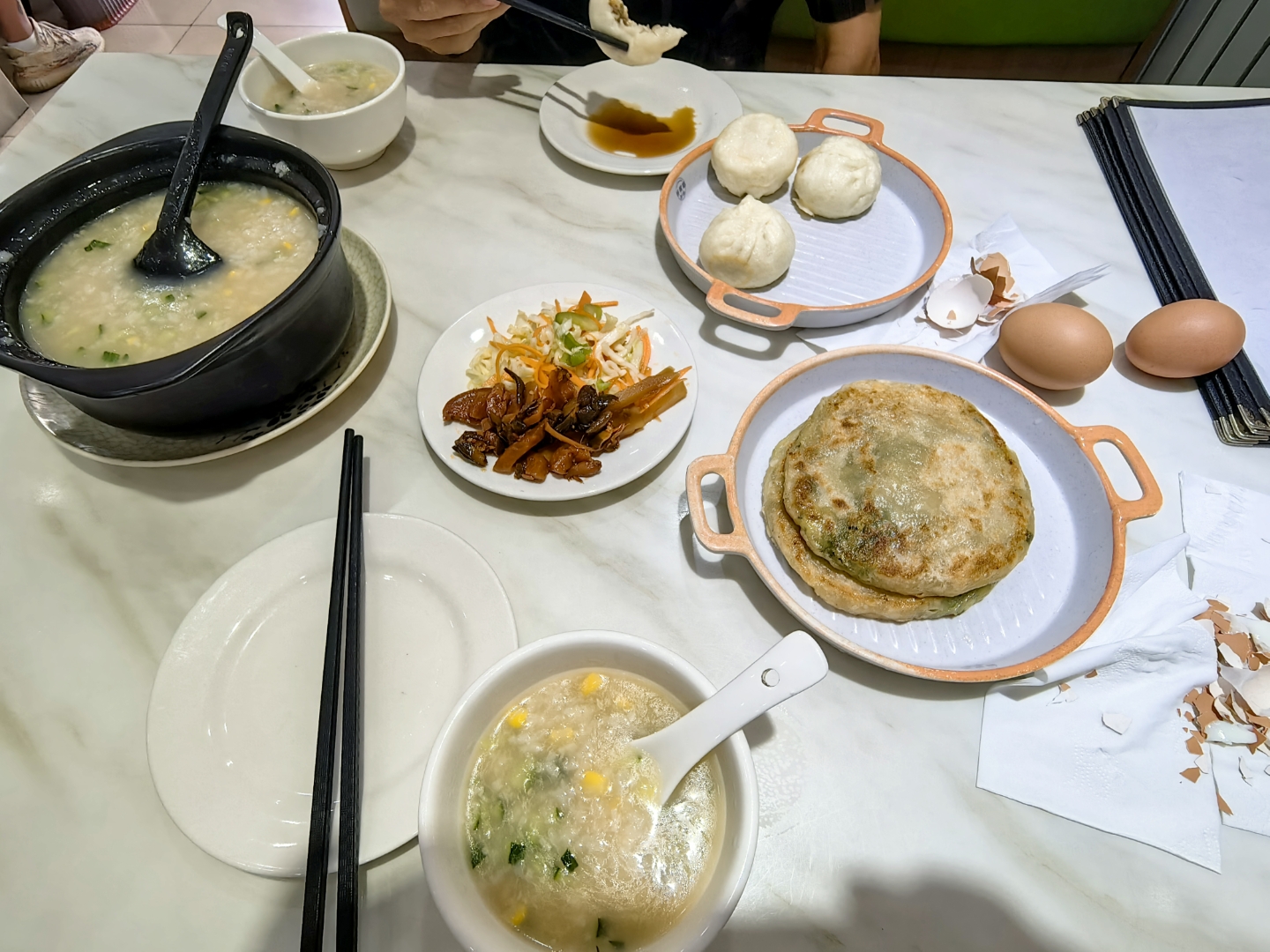 我们在西乌旗会展中心驻车,早晨去早餐部吃饭,很有特色,这是草原餐饮