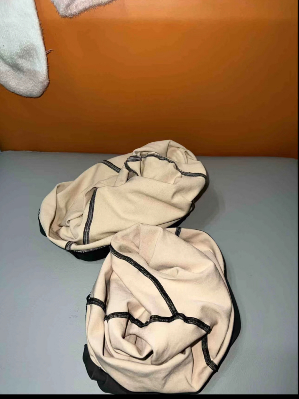 袜子粘粘的了 谁要