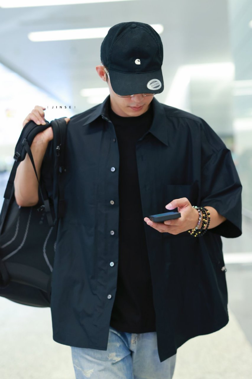 哥戴棒球帽真的很帅,各种帅!怎么形容呢,就是比渔夫帽好看十倍!