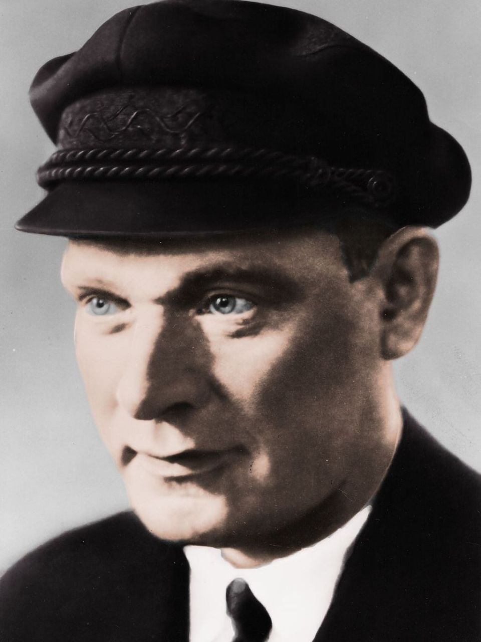 致恩斯特·台尔曼  帘外中华趋所望,人间如我我如君 阡陌红旗吹不乱