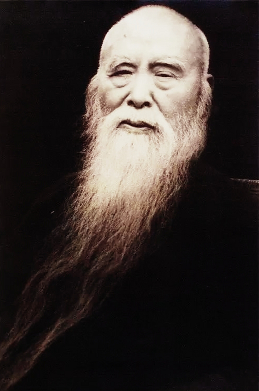 致于右任  己卯三秦还王二,楮灯照月月耕心 一尺萧风无颜色,十泉放墨