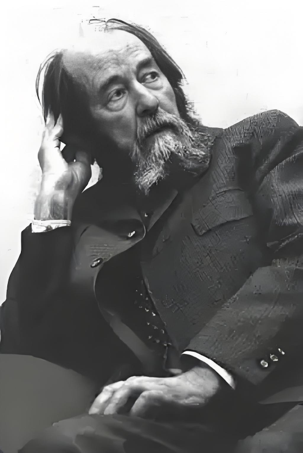 你的营房是一块煮熟的烙铁 ——致索尔仁尼琴