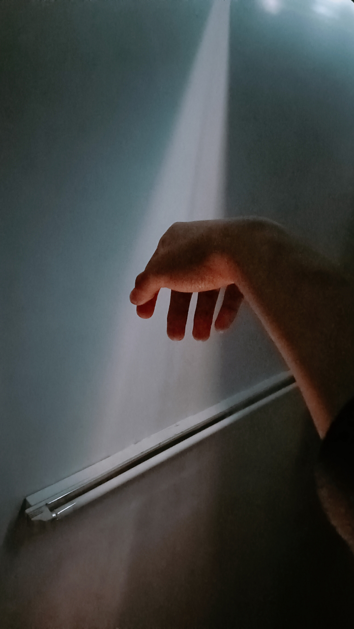 璃屏嫣尔将失我,绝笔出身范谢前